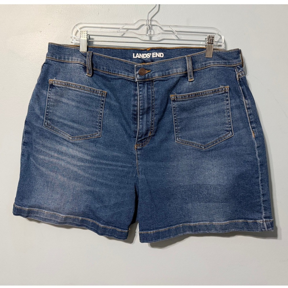 Lands End Women's 18 Denim Shorts Medium Wash Patch Pockets Stretch Blue 2627